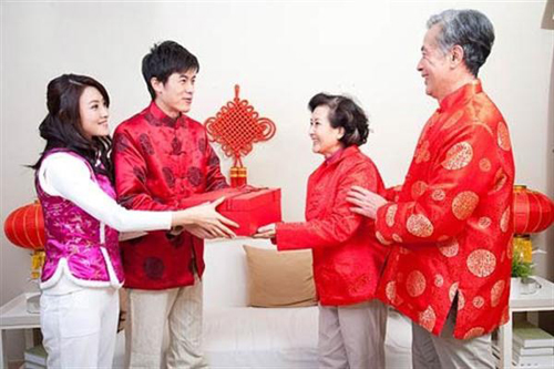 chọn quà tết cho bố mẹ chồng chon-qua-tet-cho-bo-me-chong